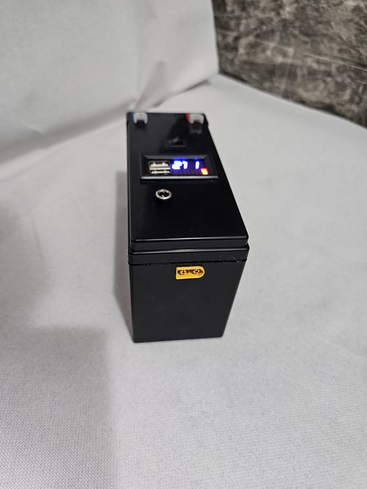 Baterie portabila cu priza 220v