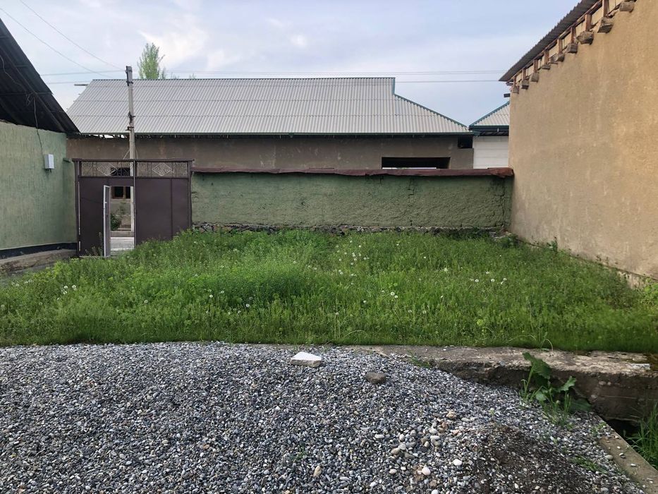 Srochna Hovli sotiladi fayzli honadon