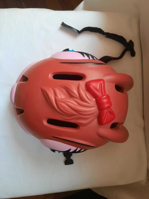 Розова каска за колело