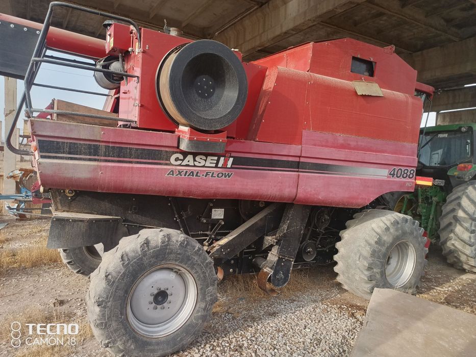 Комбайн CASE  сотилади