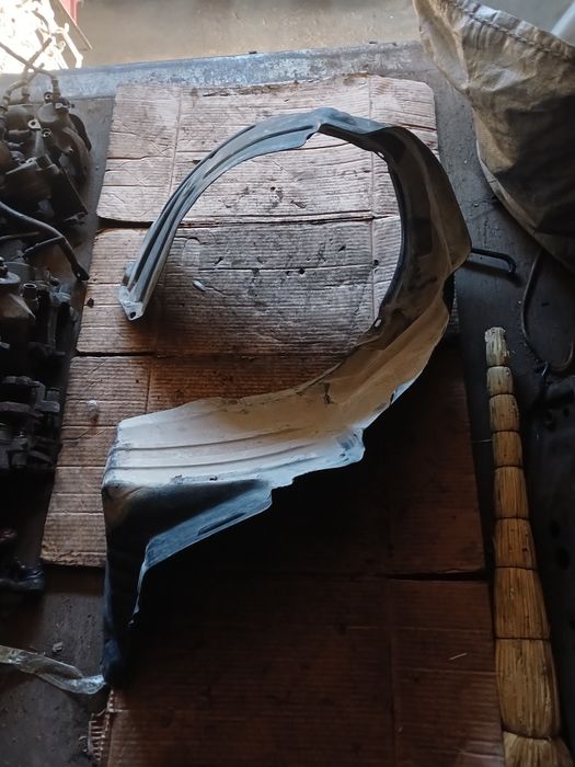 Подкрылок Тоета Карина Е левый