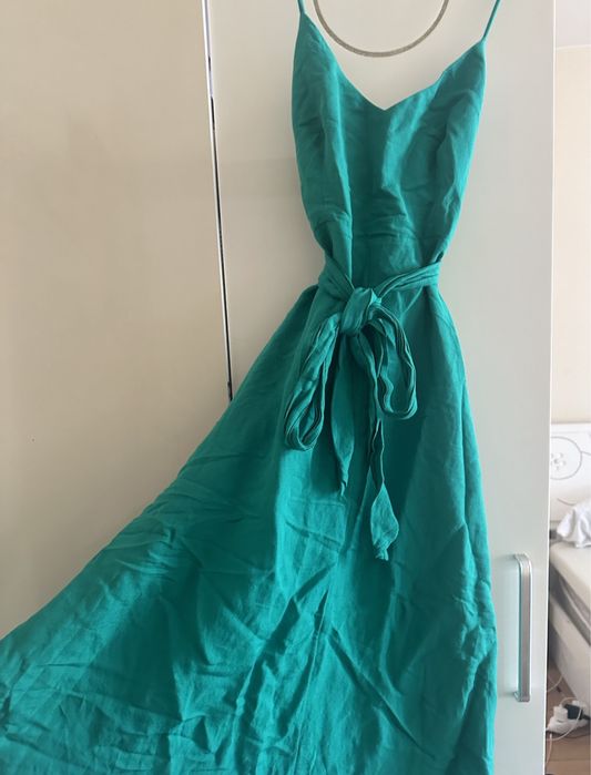 Дълга зелена рокля от oysho