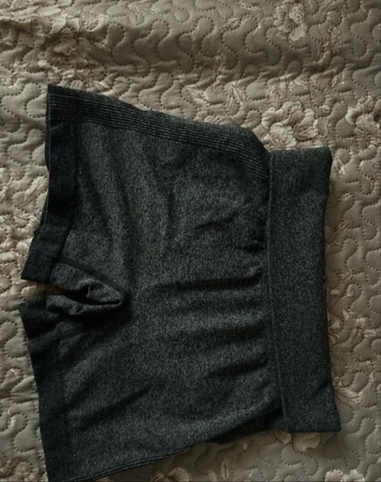 pantaloni scurți