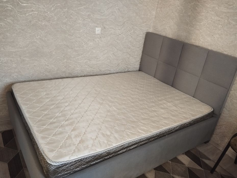Продам кровать с матрасом