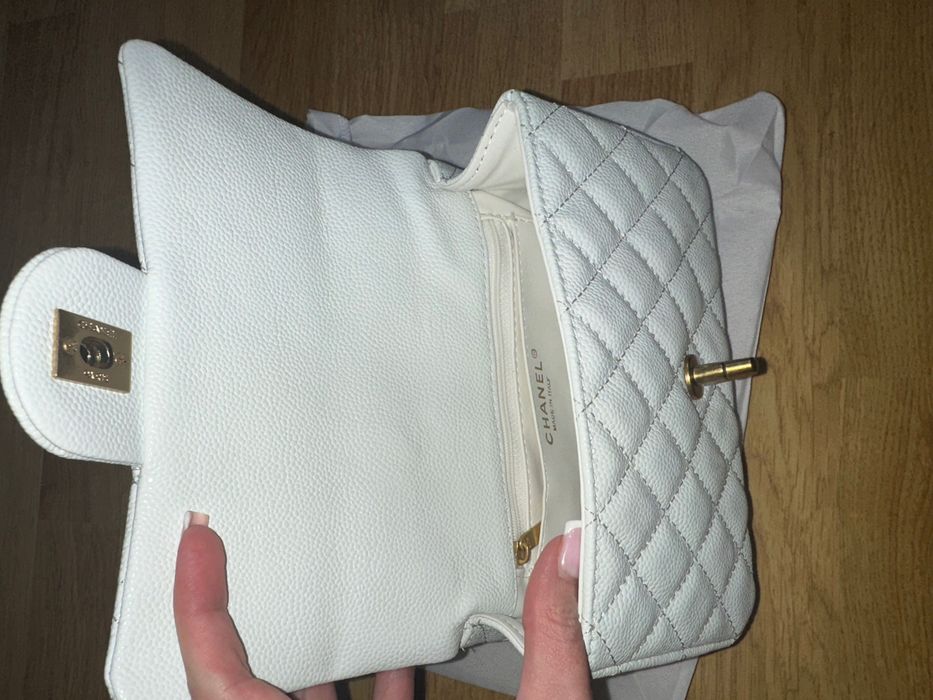 Дамска чанта в бял цвят