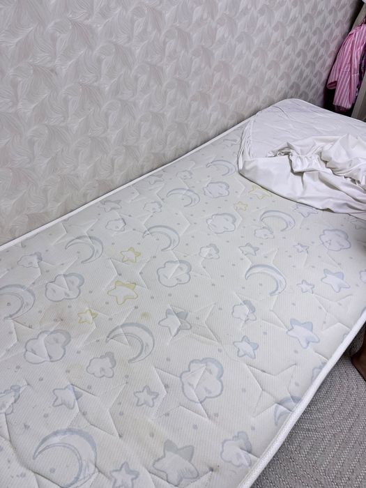 Детская кровать с матрасами