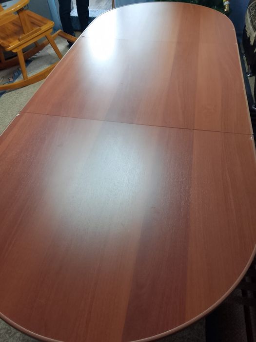 Продам деревянный стол