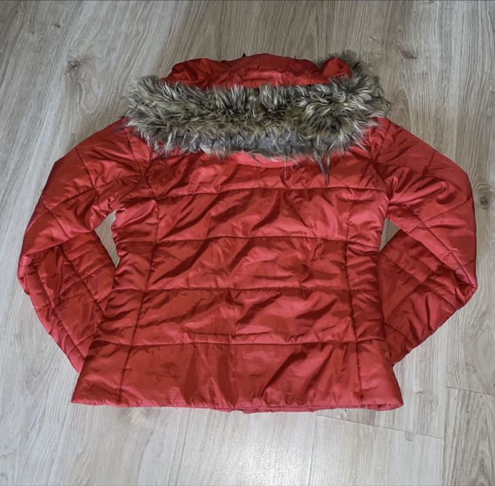 Червено дамско яке