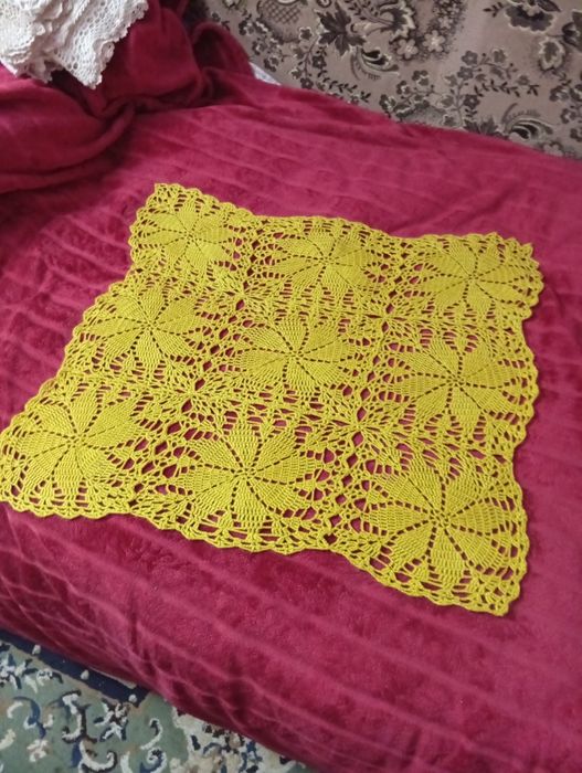 Fata de masa mica din lina