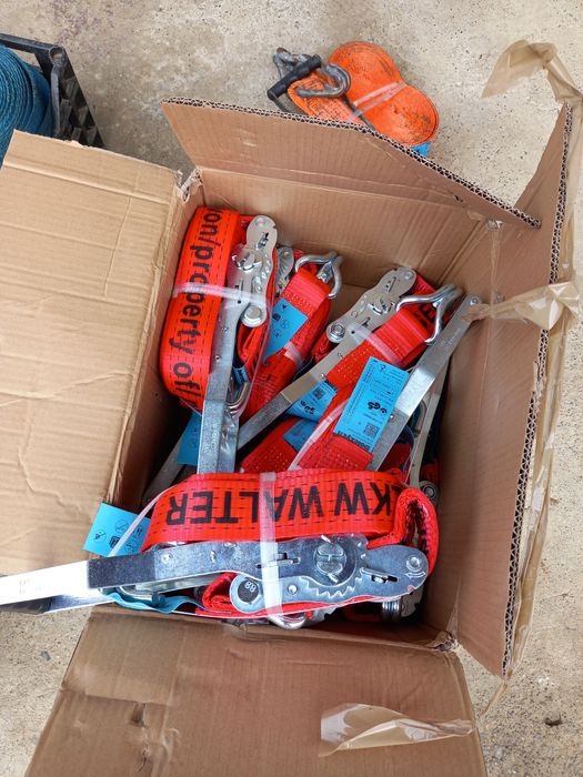 Chingi pentru marfă..