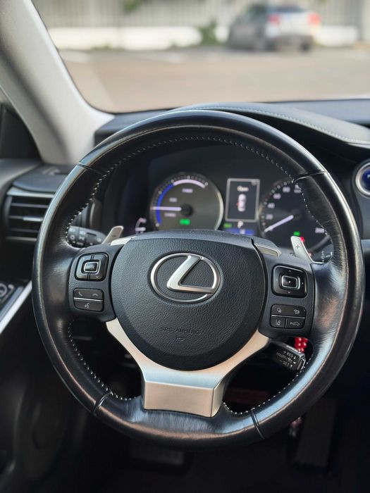 Lexus IS 300h Hibrid Automat 2018 · Sport Line · Alb Perlat · Full Op