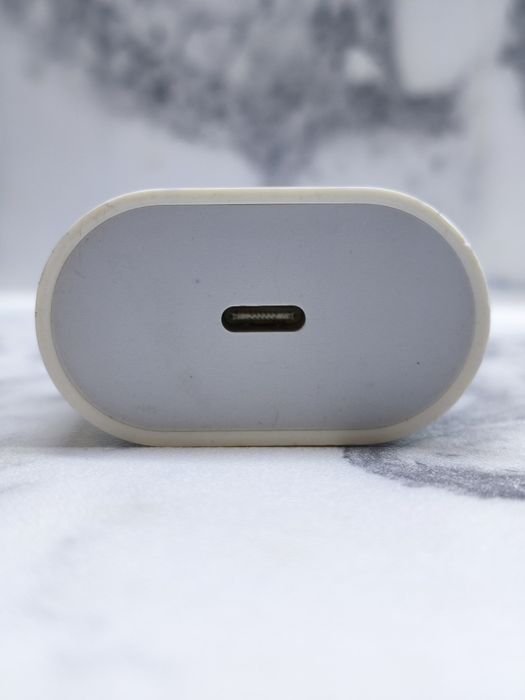 Apple 20W адаптер для iPhone, как новый.