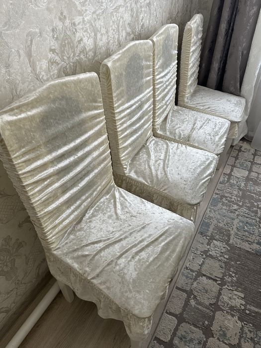 Продам стол с стульями и чехлом