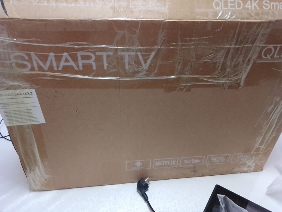 Новый телевизор в коробке с чехлом