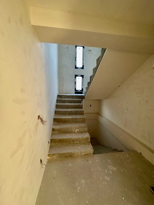 Pensiune semifinisată 3 etaje+mansarda, 18 ari - Maramureș, Rozavlea