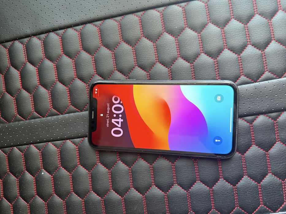 Vand iPhone 11 in stare buna