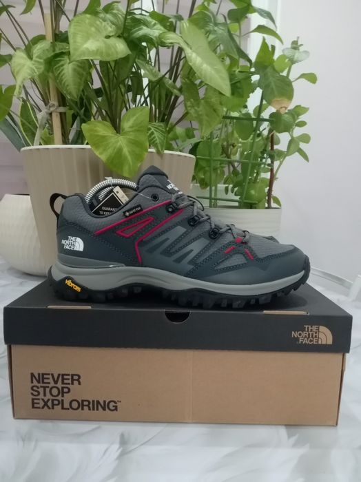 Кроссовки от The north face