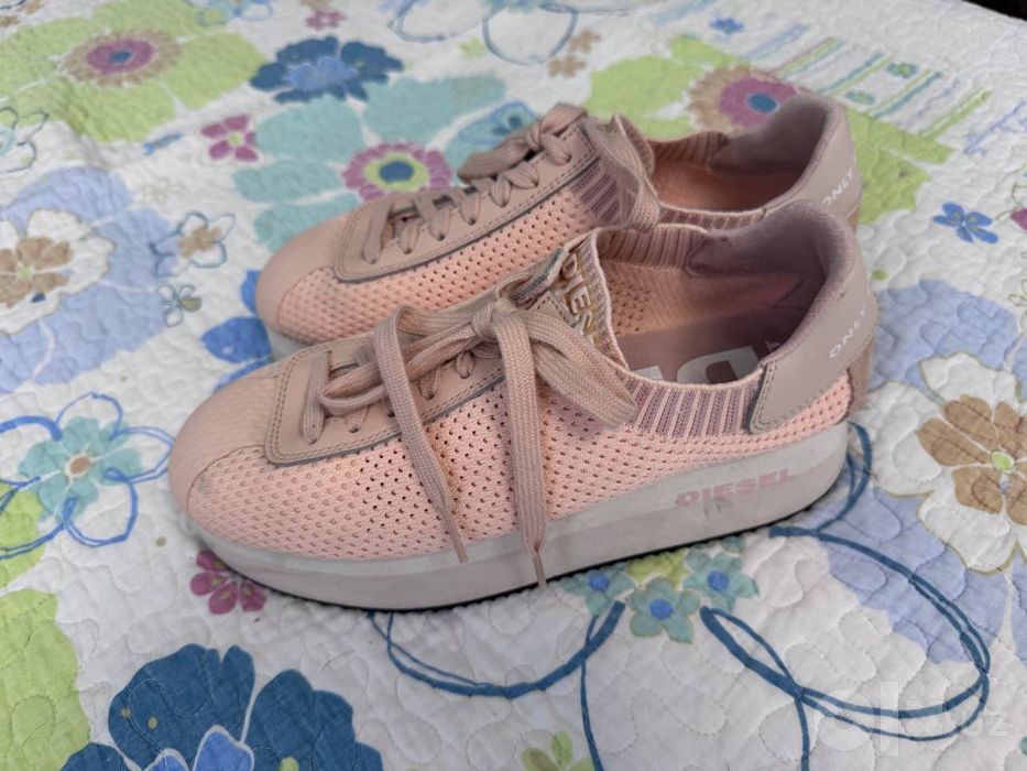 Кроссовки