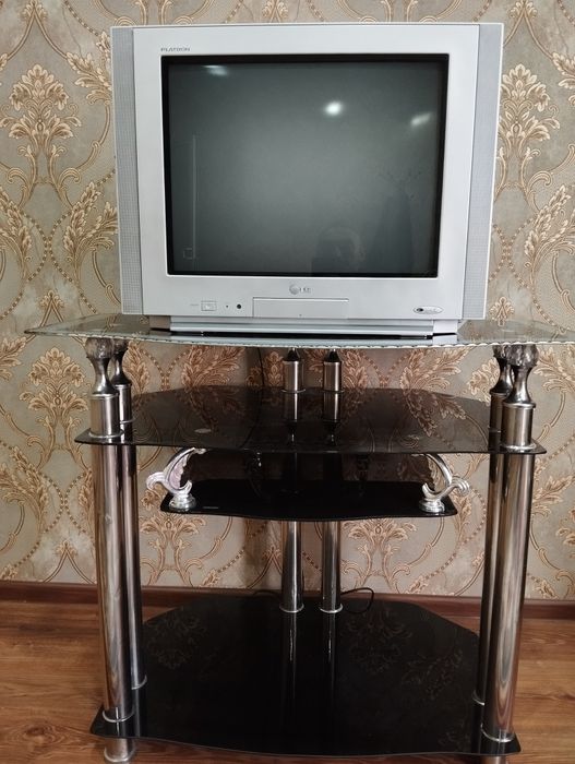 Подставка ойнали, телевизор, экрани плоский, сотилади. Фарғона шаҳарда