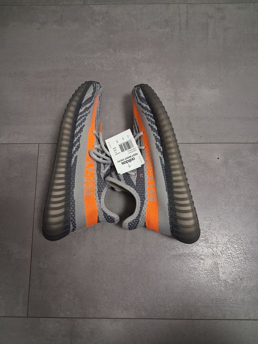Yezzy 350.                                  .