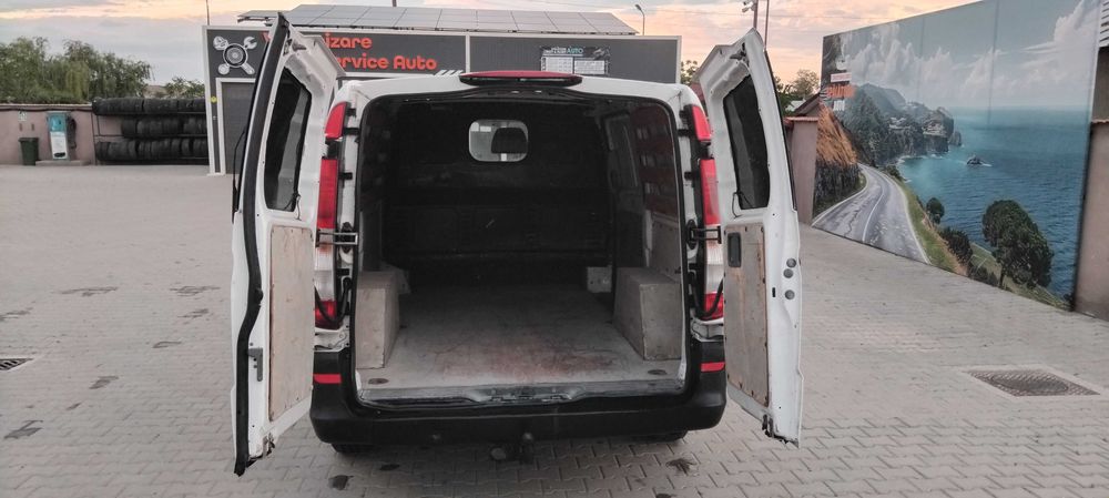 Dubă. Mercedes. Vito.