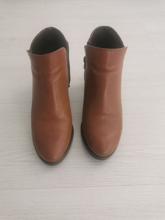 Botine din piele
