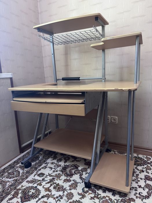 Стол компьютерный