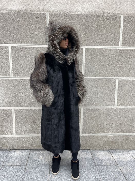 Haina din blana naturala de vizon negru cu maneci si gluga de vulpe
