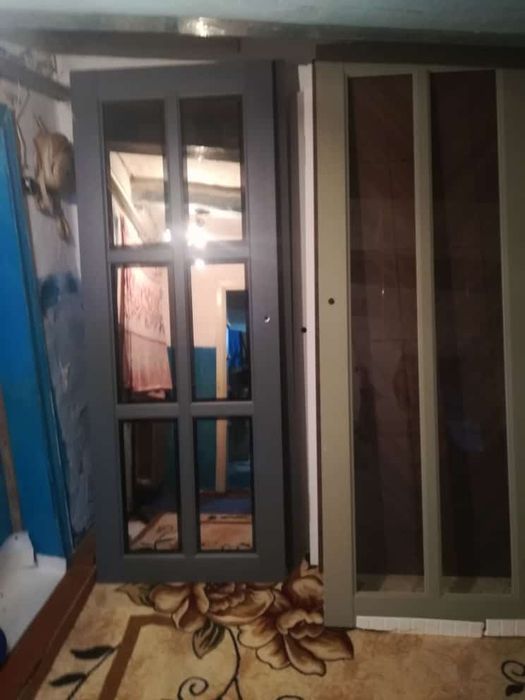 Продам двери новые.