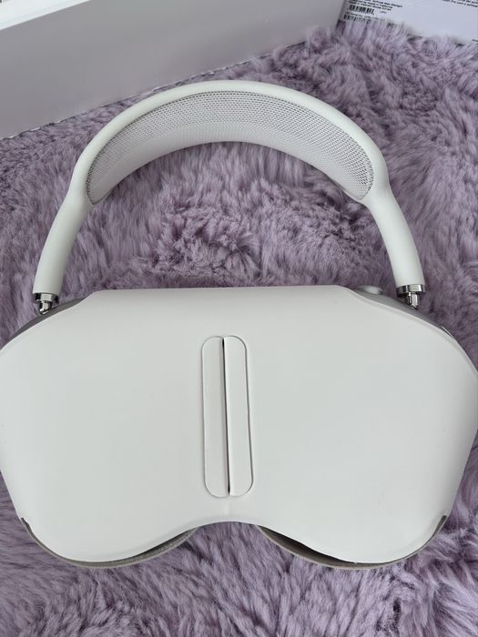 Airpods Max.