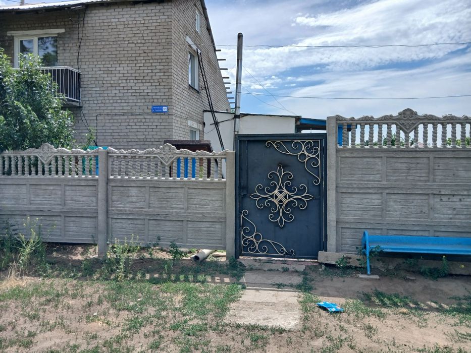 Продам двухэтажный дом коттеджного типа