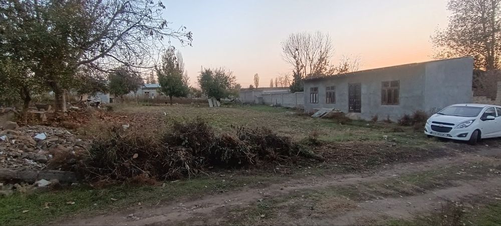 Ер участкаси сотилади. 10 сотих. Кадастр бор документлари жойида