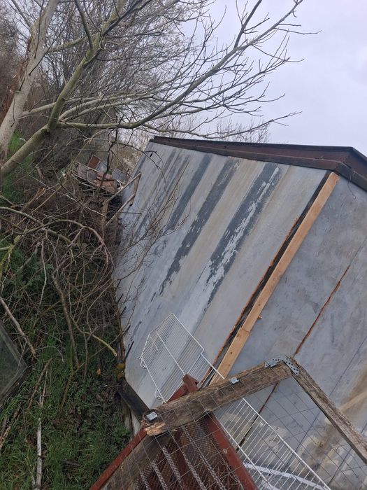 Продавам форгон с две стай