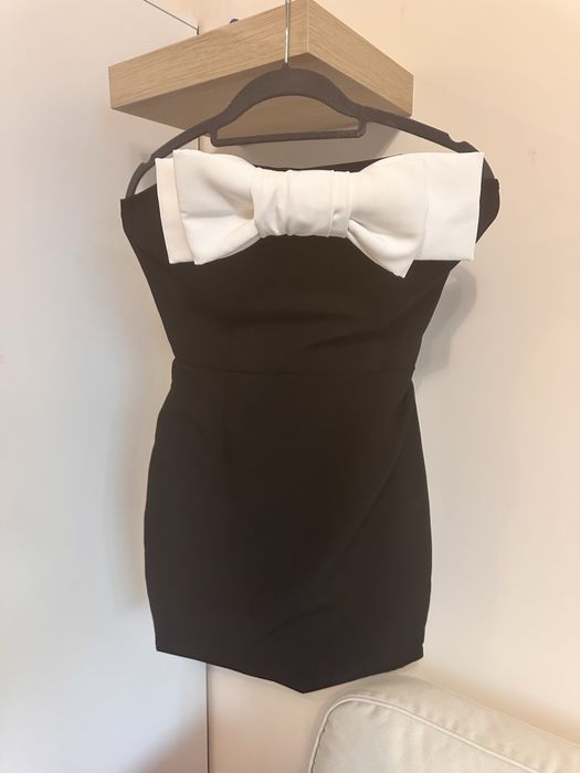 Черна рокля с панделка