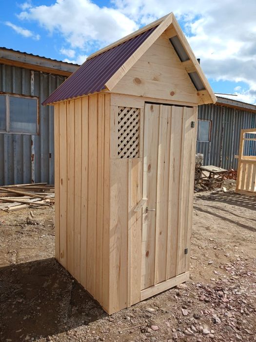 Туалет деревянный