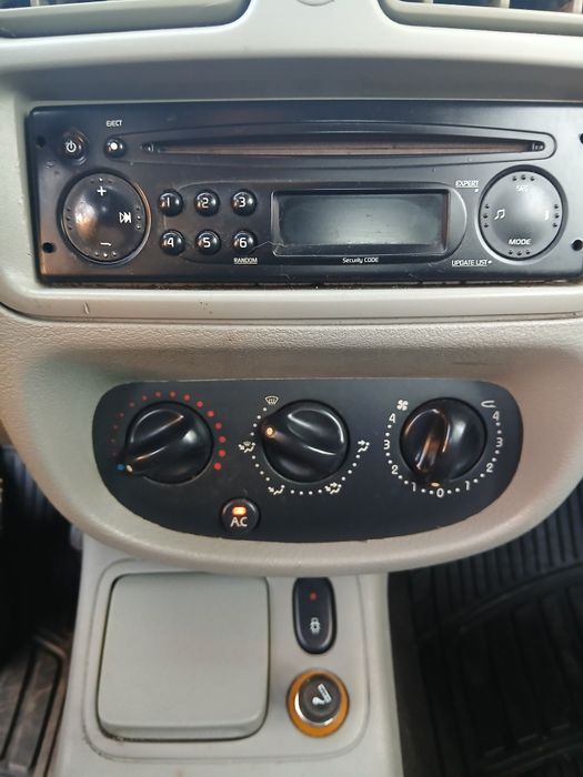 Vând Renault Clio 2003 1.4 benzina