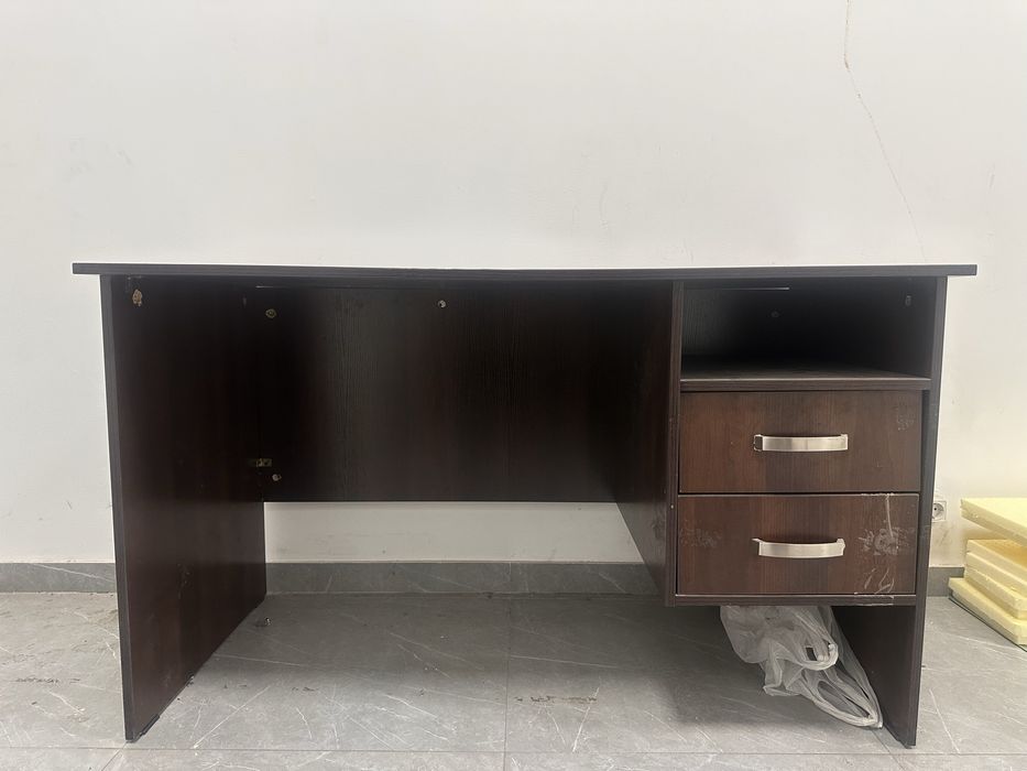 Шкаф и рабочий стол