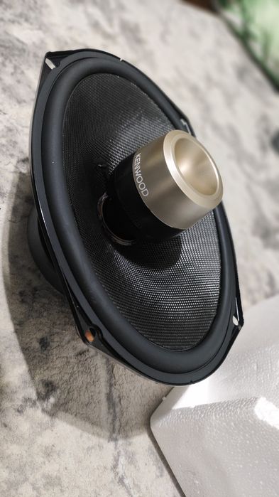 Kenwood 700w kolonka sotiladi