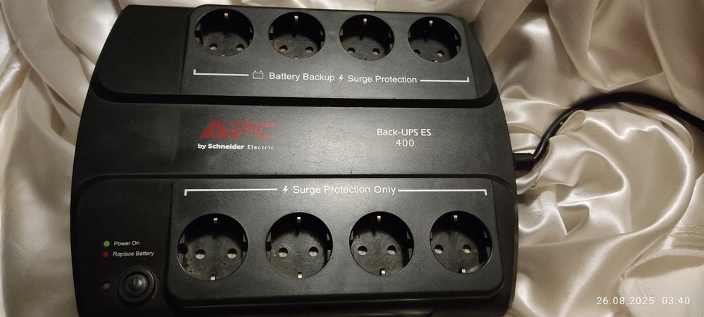 UPS (Uninterruptible Power Supply) APC Back-UPS ES 400 de la Schneider