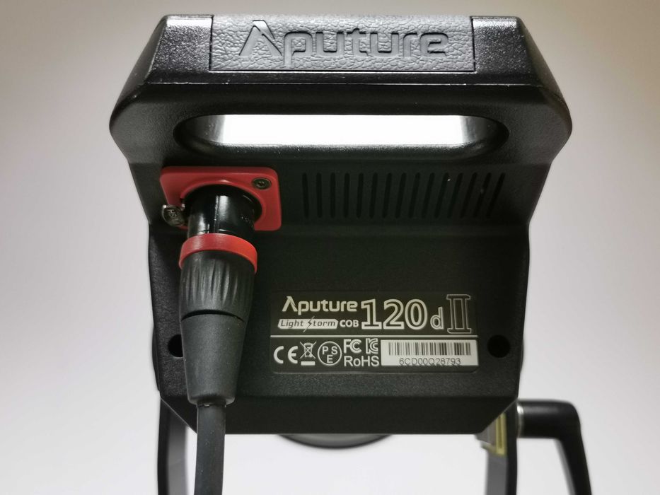 Aputure Light Storm LS C120D II (V-mount) професионално LED осветление за фотография, видео или влогинг