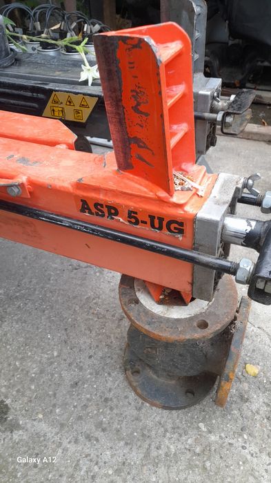 Despicător de lemne de închiriat