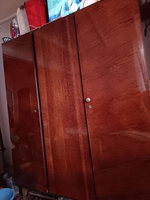 Shkaf arzonga CCCR davriniki