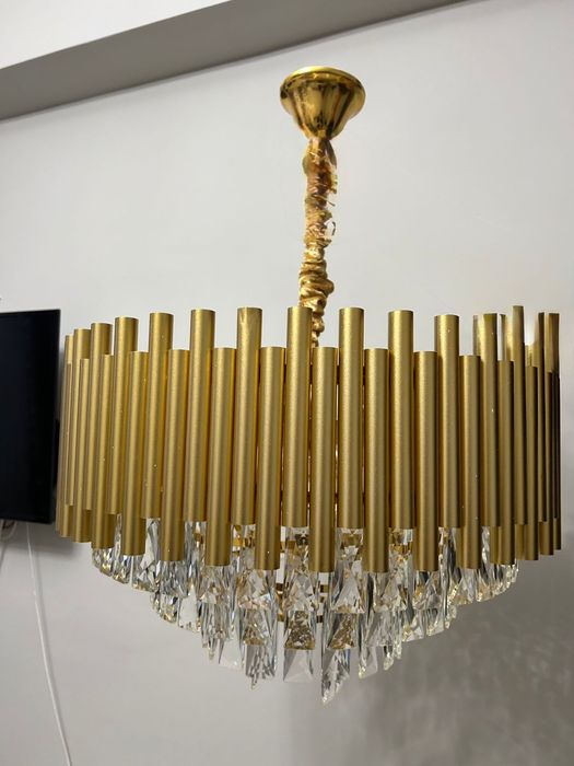 Продам люстру в отличном состоянии