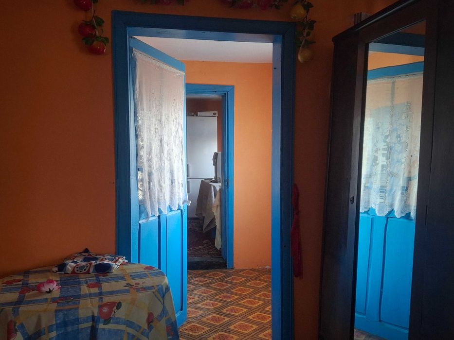 Casa de vanzare,locuibila,beci,electricitate,gradina!