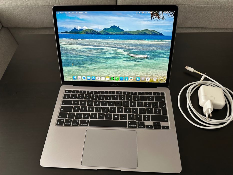 MacBook Air M1 13", 8GB, 256GB, baterie 88%, 329 cicluri încărcare