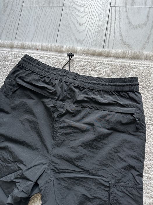 Pantaloni de fas