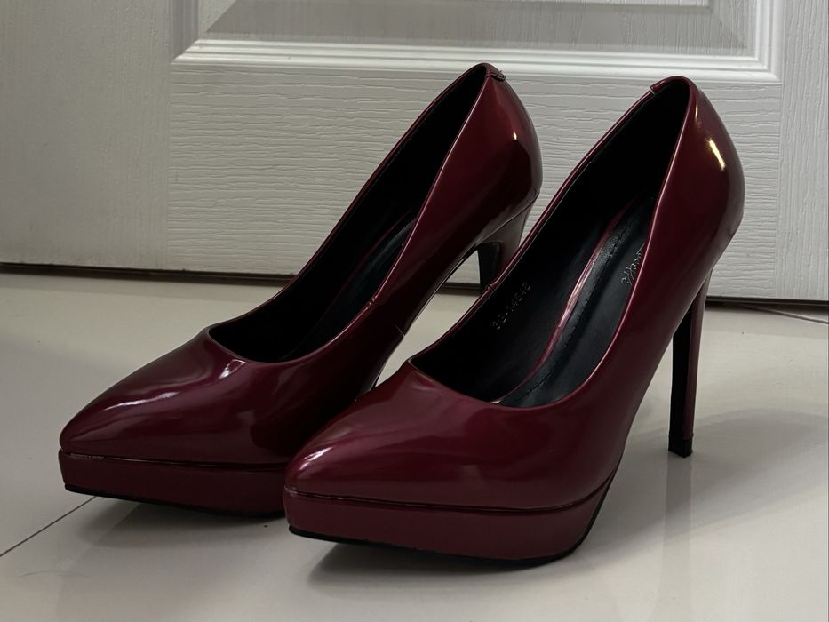 Дамски обувки - лачени с висок ток, цвят бордо