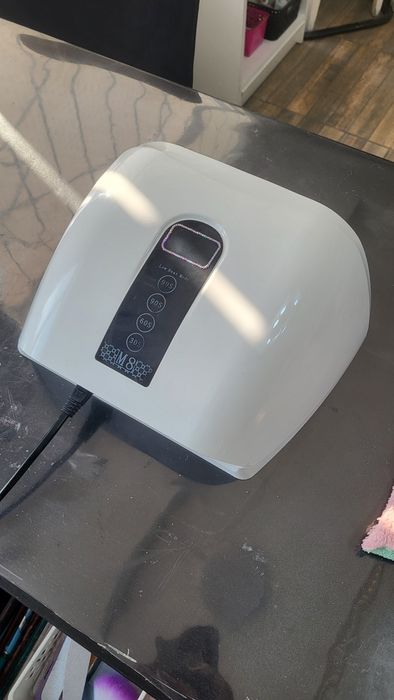 Продаются: 2 пылесоса и лампа