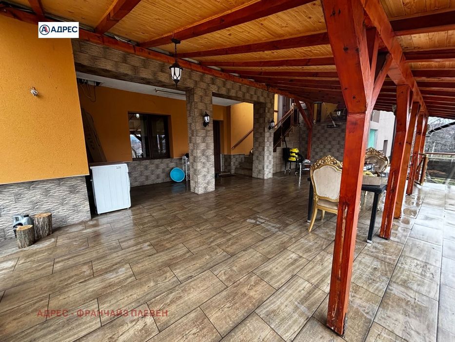 Къща в Плевен, област-с.Комарево площ 100 цена 85000