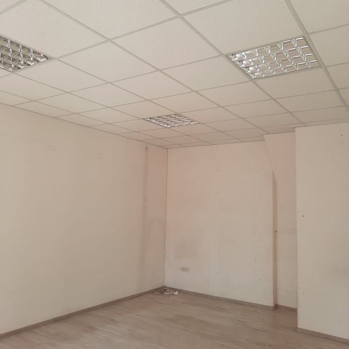 Închiriez Spațiu comercial Arad,km 0